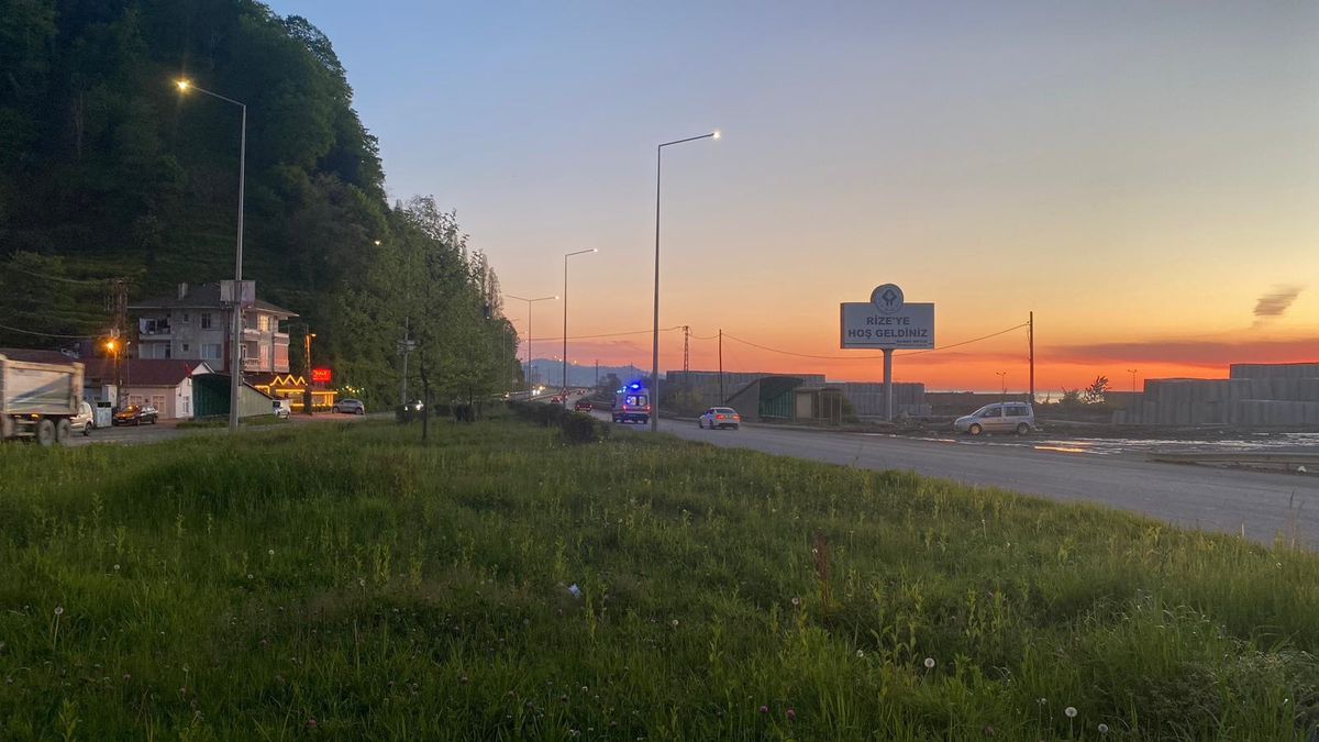 Rize\'de Kamyonla Otomobil Çarpıştı: 1’i Bebek 6 Yaralı