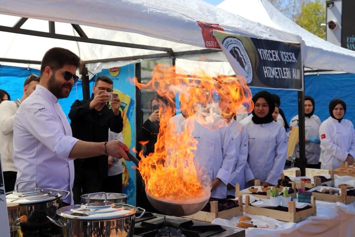 Tavşanlı\'da Mesleki Tanıtım Fuarı Açıldı