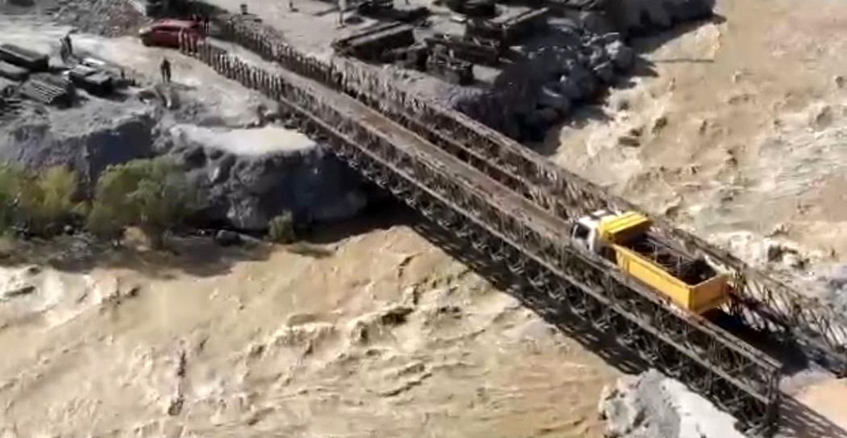 Hakkari\'de Heyelan Sonrası Panel Köprü Test Geçişleri Yapıldı