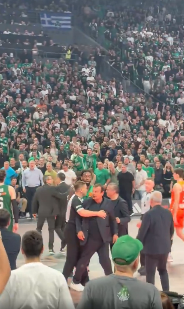 Tutmasalar vuracaktı! Ergin Ataman'ın çıldırdığı anlar