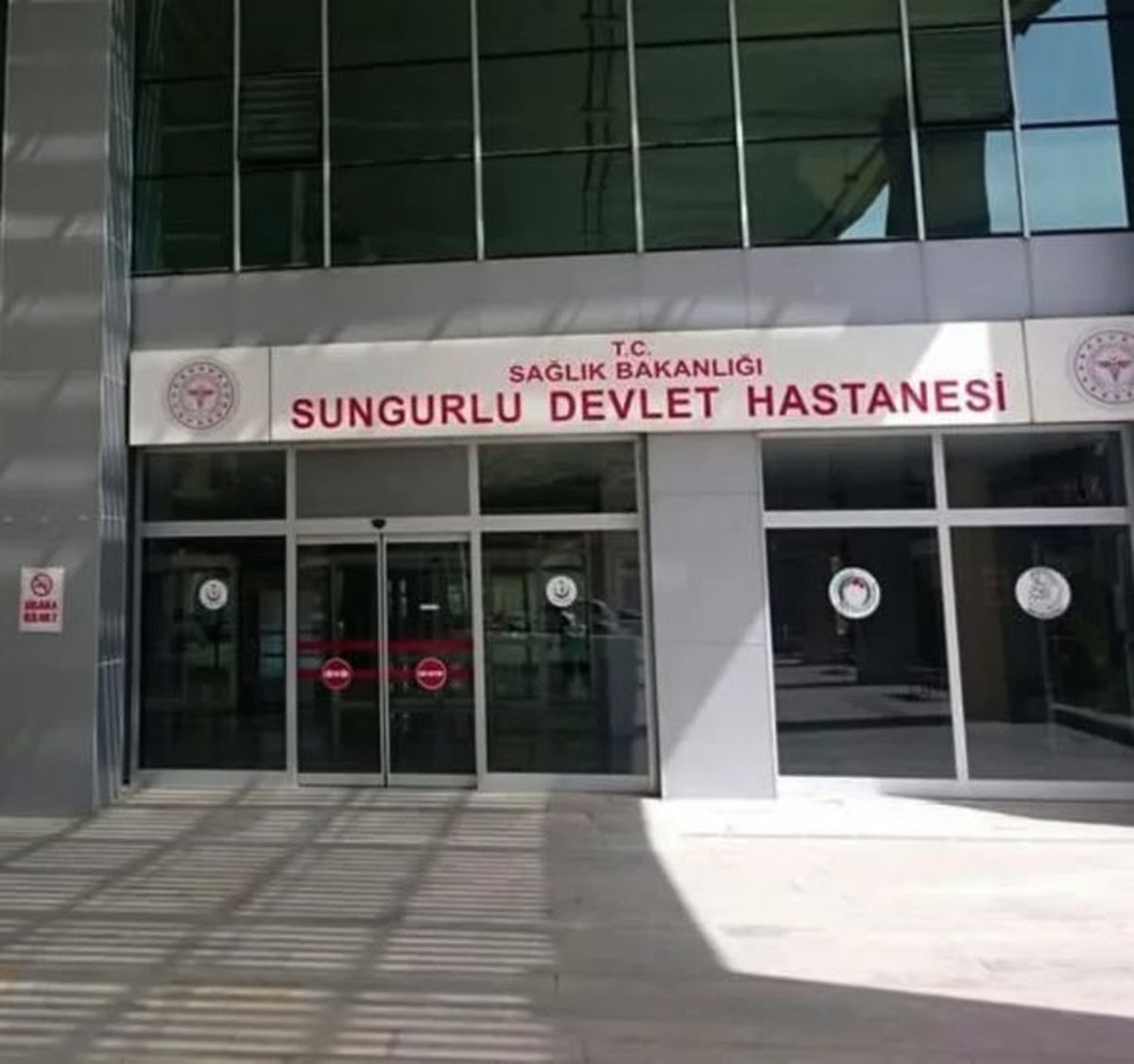 Sungurlu\'da 77 Öğrenci Gıda Zehirlenmesi Şüphesiyle Hastanede