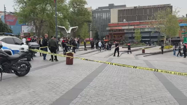 Beşiktaş İskelesi'nde karşılaştığı husumetlisini palayla kovaladı, polis ateş açtı: 4 yaralı