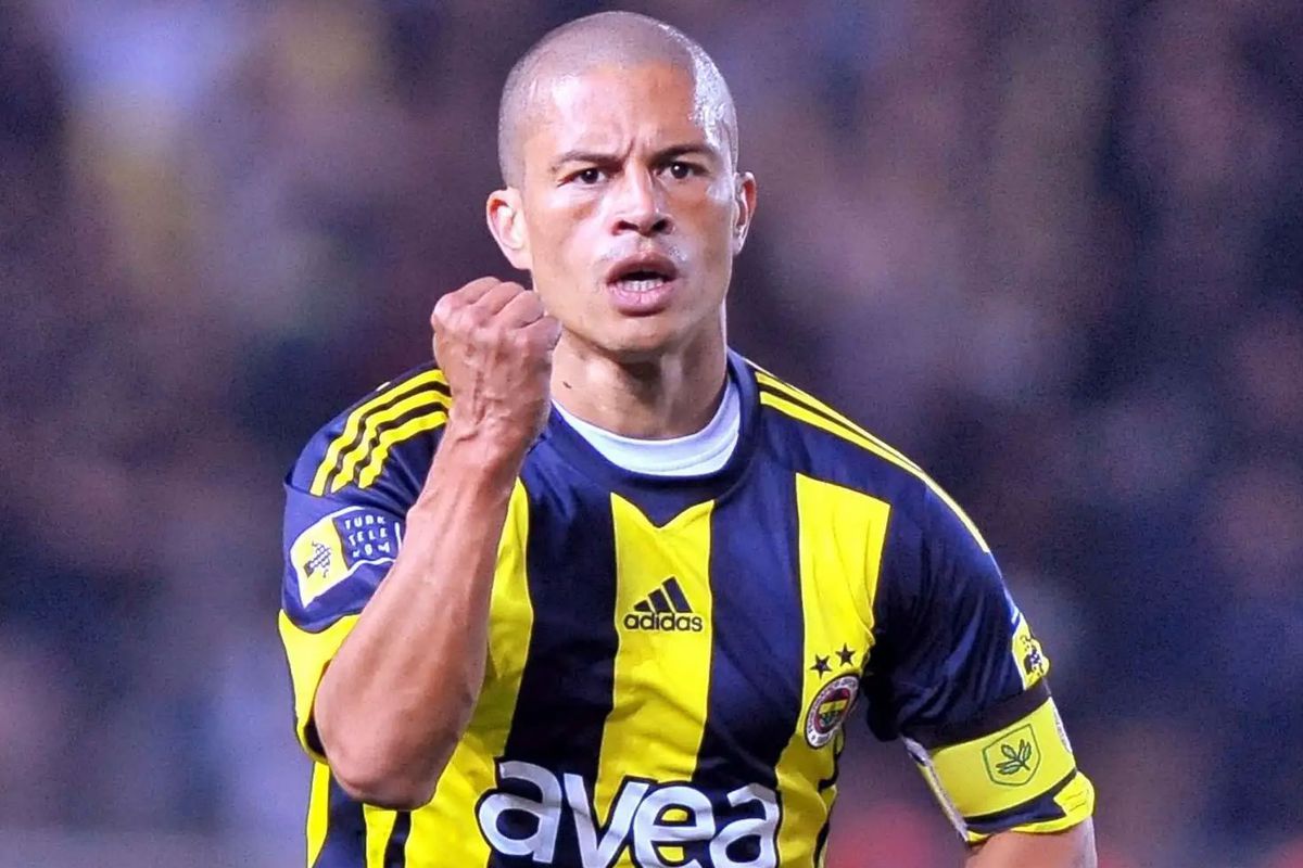Alex de Souza'dan Fenerbah&ccedil;e'deki se&ccedil;im i&ccedil;in gece yarısı a&ccedil;ıklama