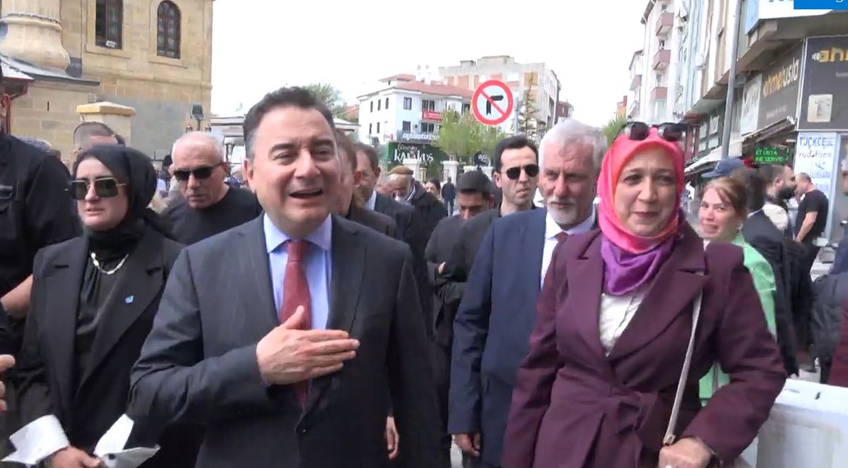 Ali Babacan Çorum\'da Esnaf ve Vatandaşlarla Buluştu