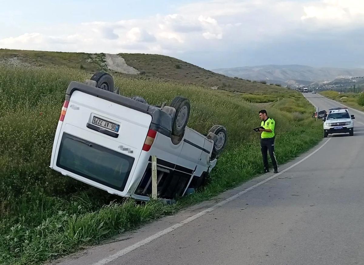 Beypazarı\'nda Minibüs Kazası: 1 Ölü