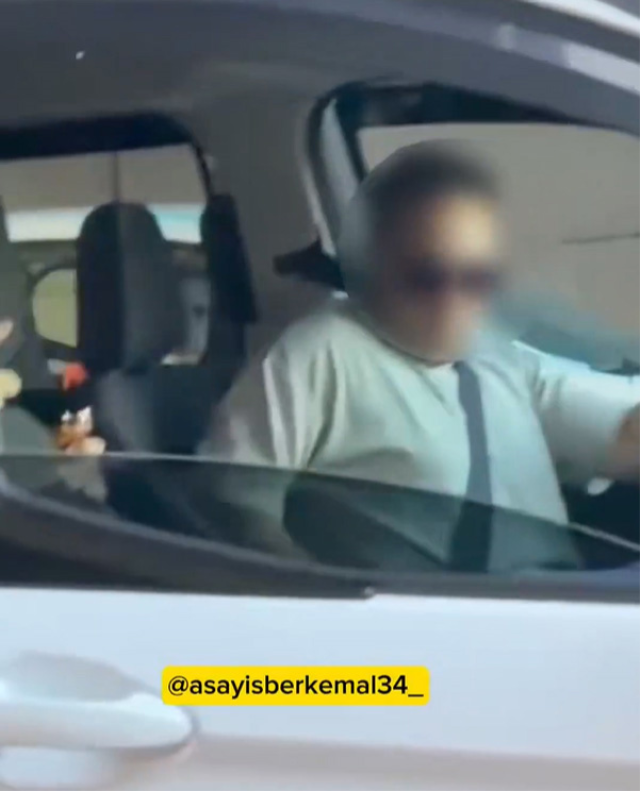 Araçların önünü kesti, 