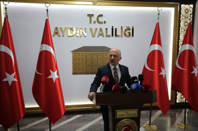 Yeni Aydın Valisi Osman Varol'u karşılama töreninde protokol krizi