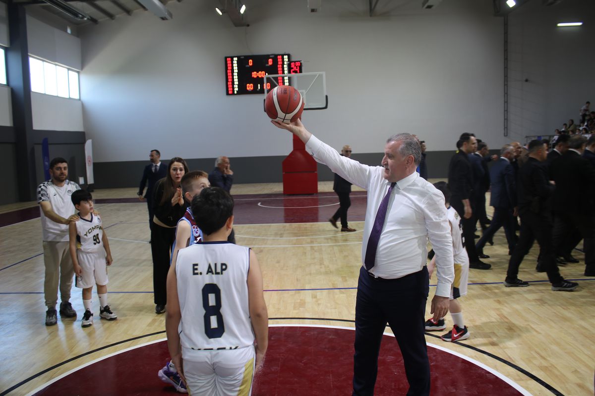 Arsin\'de Yeni Spor Kompleksi Açıldı