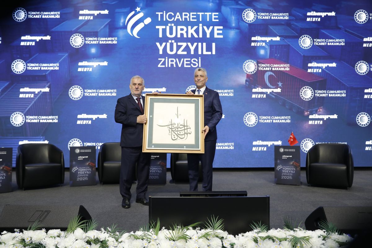 İhracat Mart\'ta Azaldı, Nisan\'da Rekor Kırdı