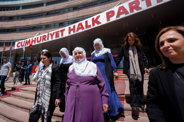 Barış Anneleri CHP'yi ziyaret etti
