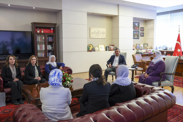 Barış Anneleri CHP'yi ziyaret etti