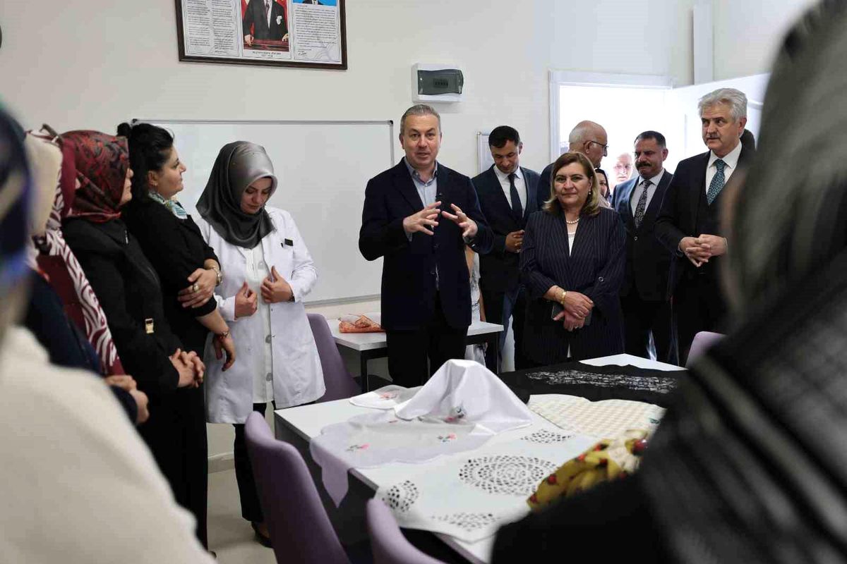 Başkan Uzun: "Atıl yapıları tek tek şehre kazandırıyoruz"