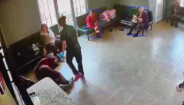 Beylikdüzü'ndeki huzurevinde vicdanları yaralayan görüntü: Bir yaşlıyı darbetti, diğerinin yüzüne tükürdü