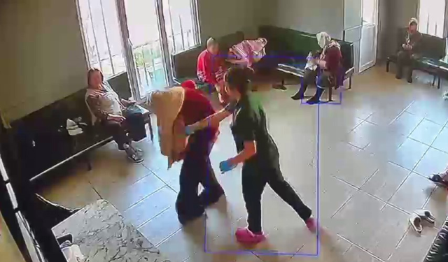 Beylikdüzü'ndeki huzurevinde vicdanları yaralayan görüntü: Bir yaşlıyı darbetti, diğerinin yüzüne tükürdü
