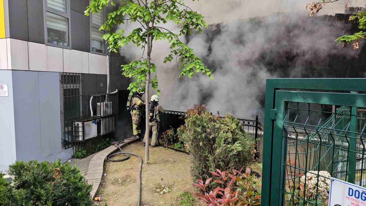 Kağıthane\'de metruk binada yangın: 1 kişi yaralandı