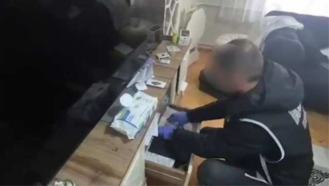 Kıraathane görünümlü kumarhane! Kadınları kullanıp çiftçileri borçlandırmışlar