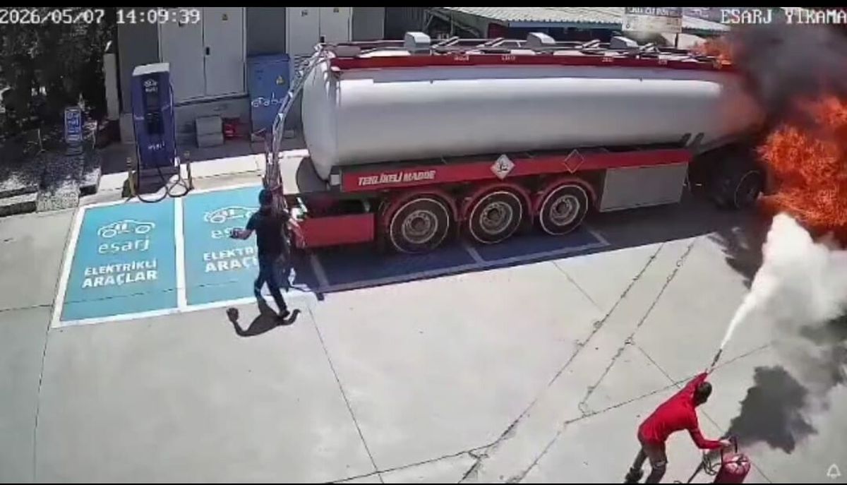 Fethiye\'de Tanker Yangını Güvenlik Kamerasında