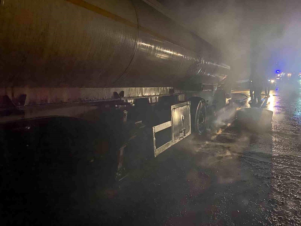 Osmaniye\'de seyir halindeki tanker alevlere teslim oldu