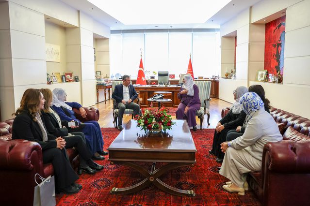 CHP'de Barış Anneleri Ziyareti