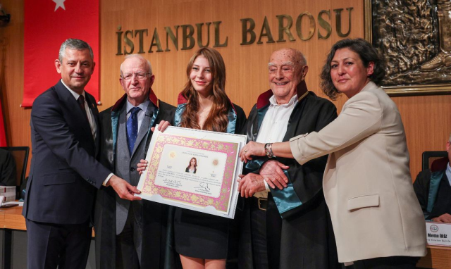 Özgür Özel'in kızı cübbeyi giydi
