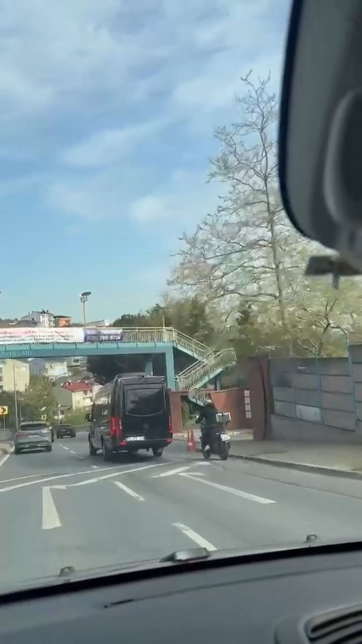 Sarıyer\'de Motosiklet Kazası: Minibüs Kaçtı