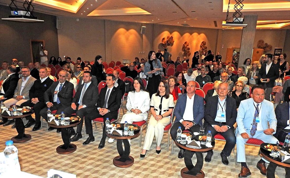Sektör temsilcileri "1. Çeşme Turizm Zirvesi"nde buluştu