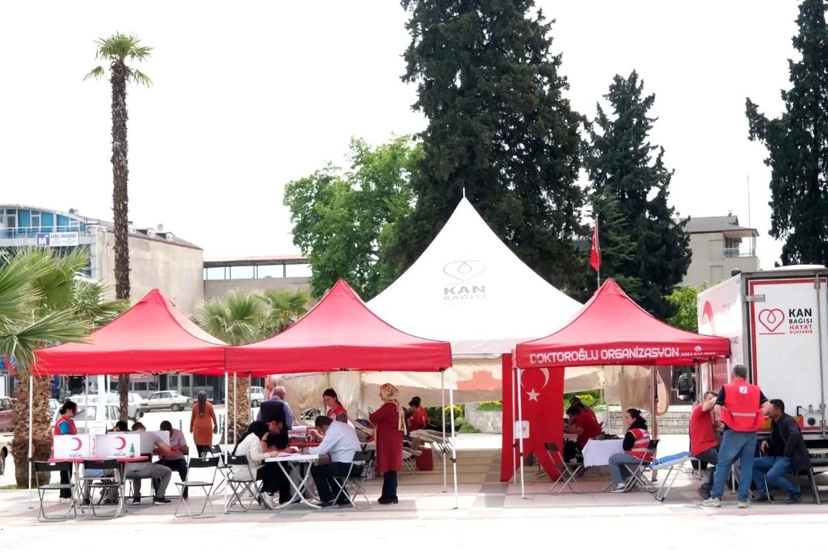 Vatandaşlardan Kızılay\'ın kan bağışı kampanyasına destek
