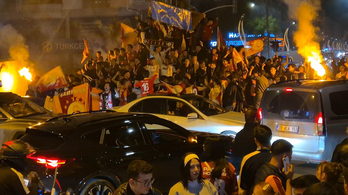 Galatasaray Şampiyonluğunu Coşkuyla Kutladı