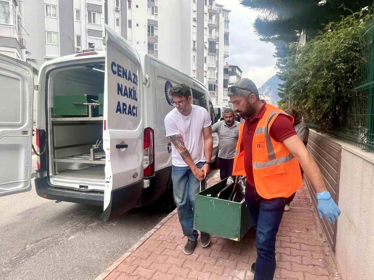 Antalya\'da Kazakistan uyruklu kadın evinde ölü bulundu