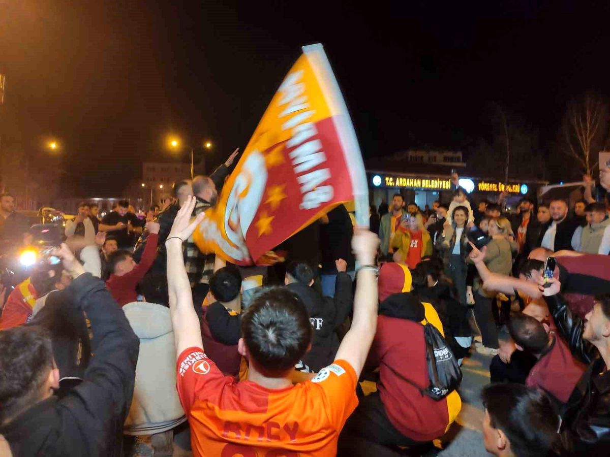 Galatasaray Şampiyonluğunu Ardahan\'da Coşkuyla Kutladı