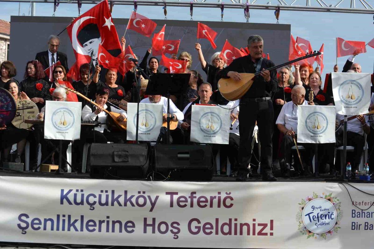 Ayvalık Teferic Şenlikleri\'nden türküler yükseldi