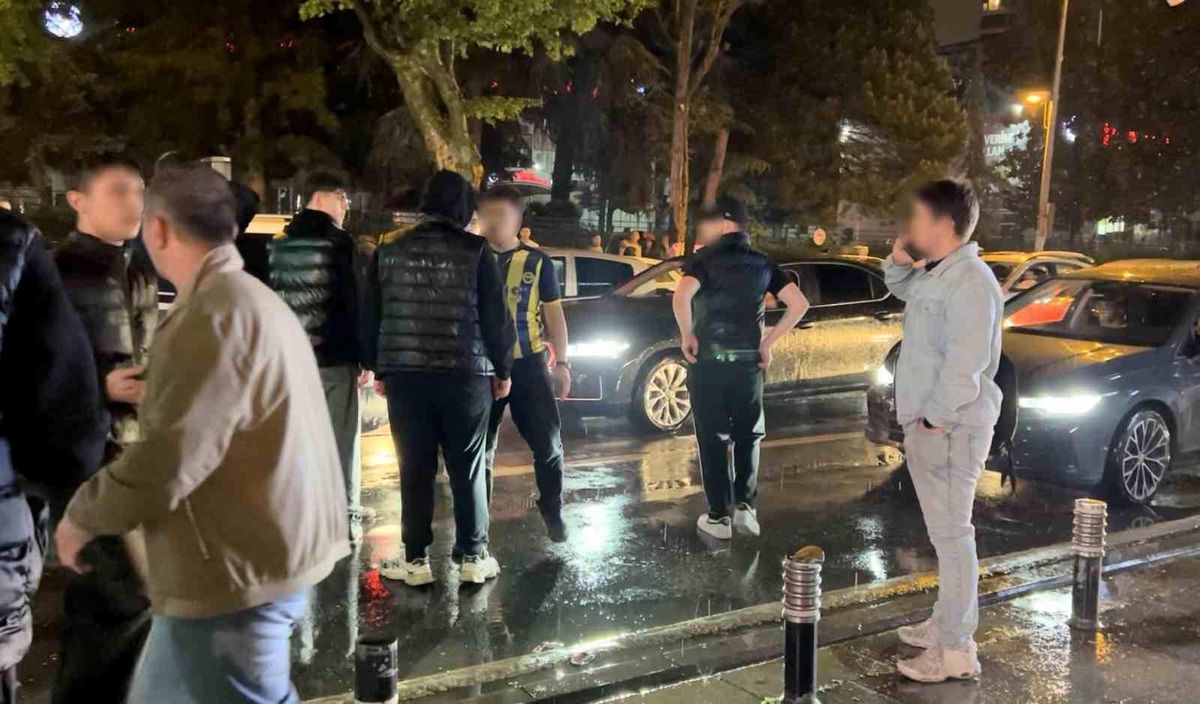 Bağdat Caddesi\'ndeki şampiyonluk kutlamasında gerginlik