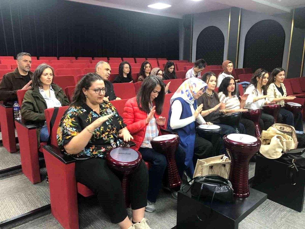 Balıkesir\'de Öğretmenler için Müzik Atölyesi