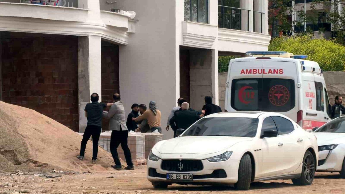İnegöl\'de İnşaatta Kavga: 5 Yaralı