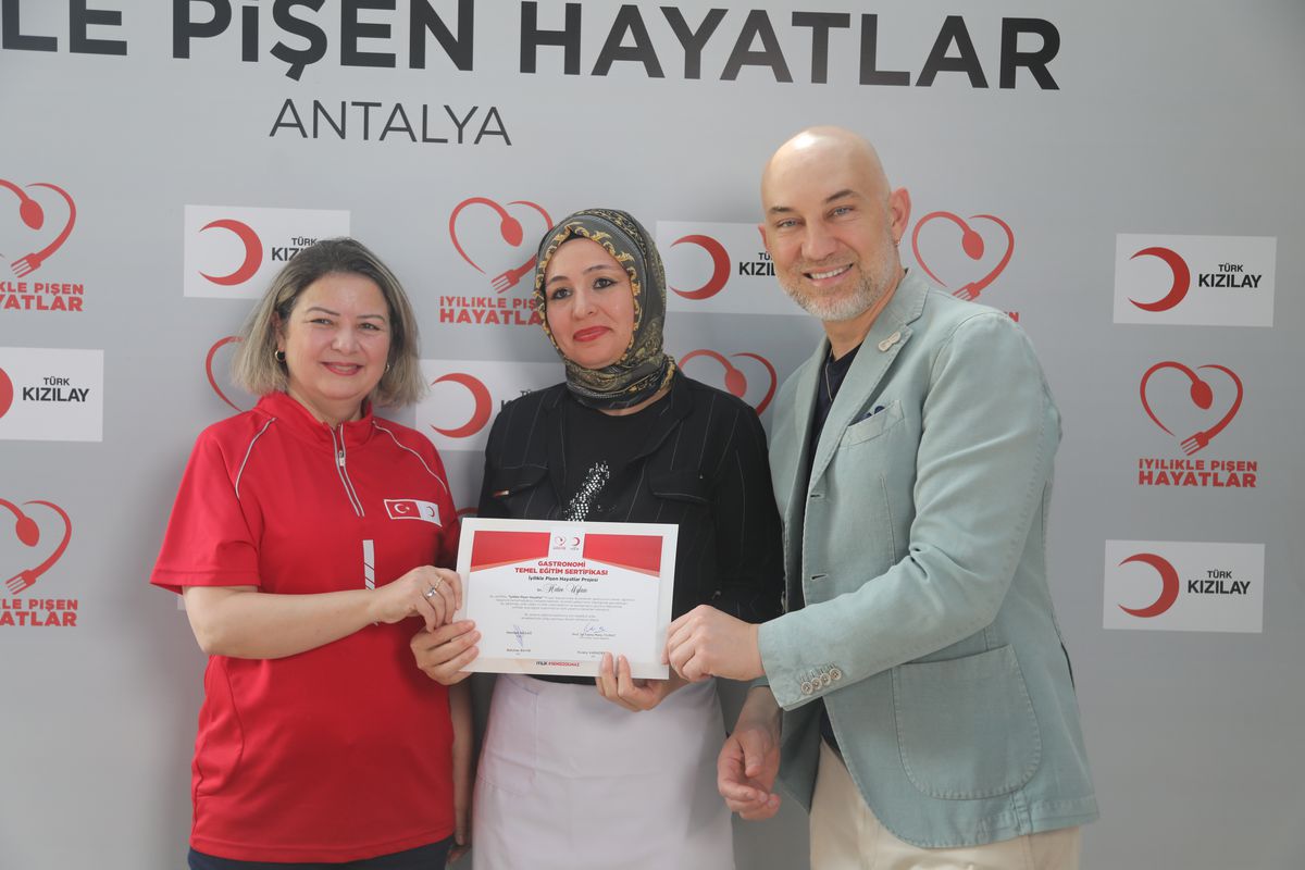 Depremzedelere Aşçılık Eğitimi Antalya\'da