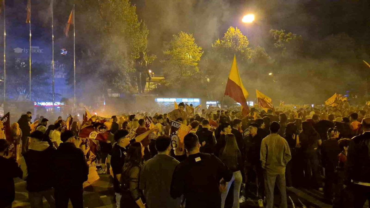Düzce\'de Galatasaray Şampiyonluğu Kutlamaları