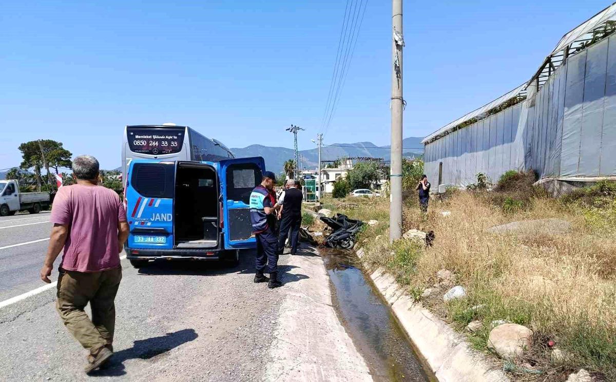 Mersin\'de Trafik Kazası: Emekli İmam Hayatını Kaybetti