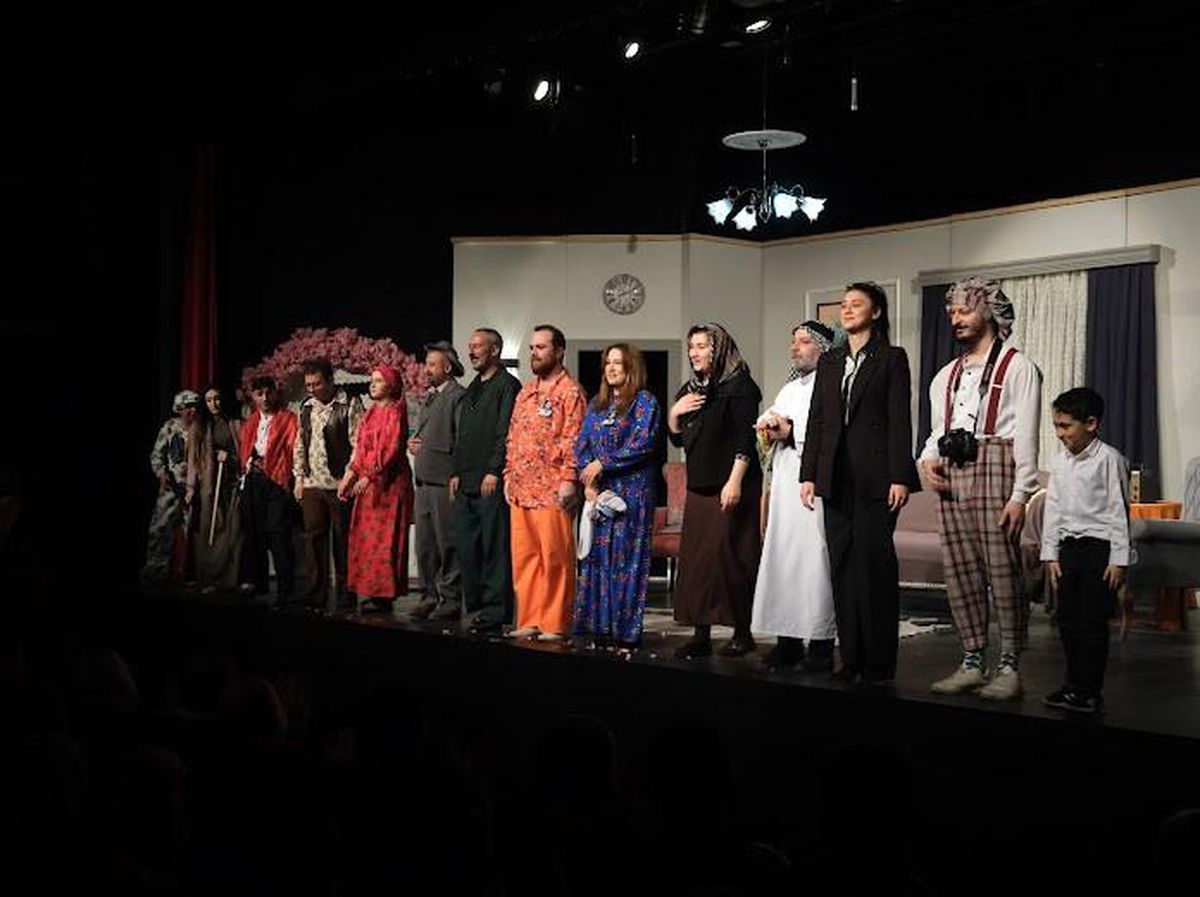 Erzurum Şehir Tiyatrosu "OrganiYasyon Helvayı Yedik" oyunu ile türkiye turnesine hazırlanıyor