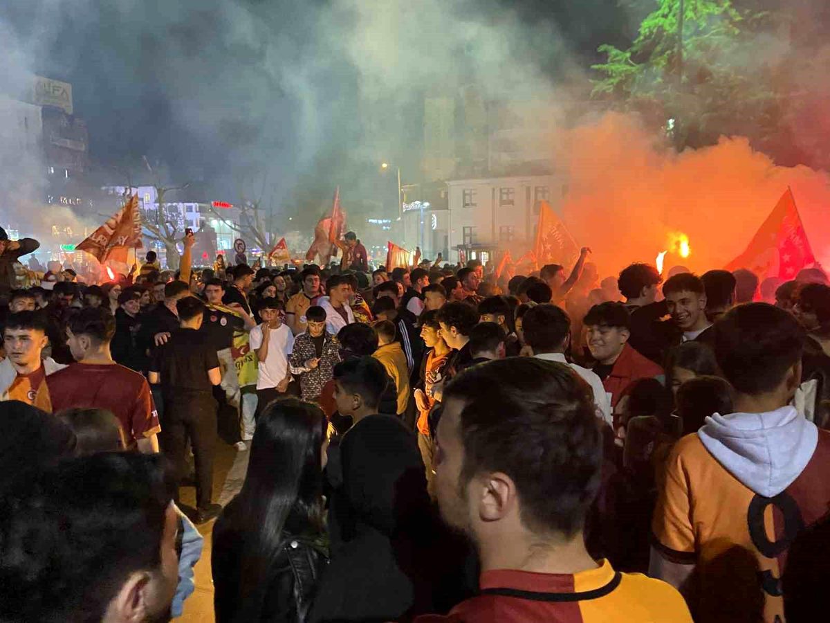 Galatasaray Şampiyonluğunu Kutladı