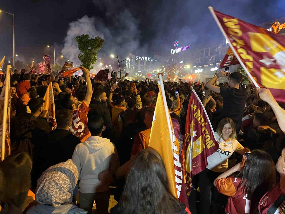 Galatasaray Şampiyonluğu Kutladı