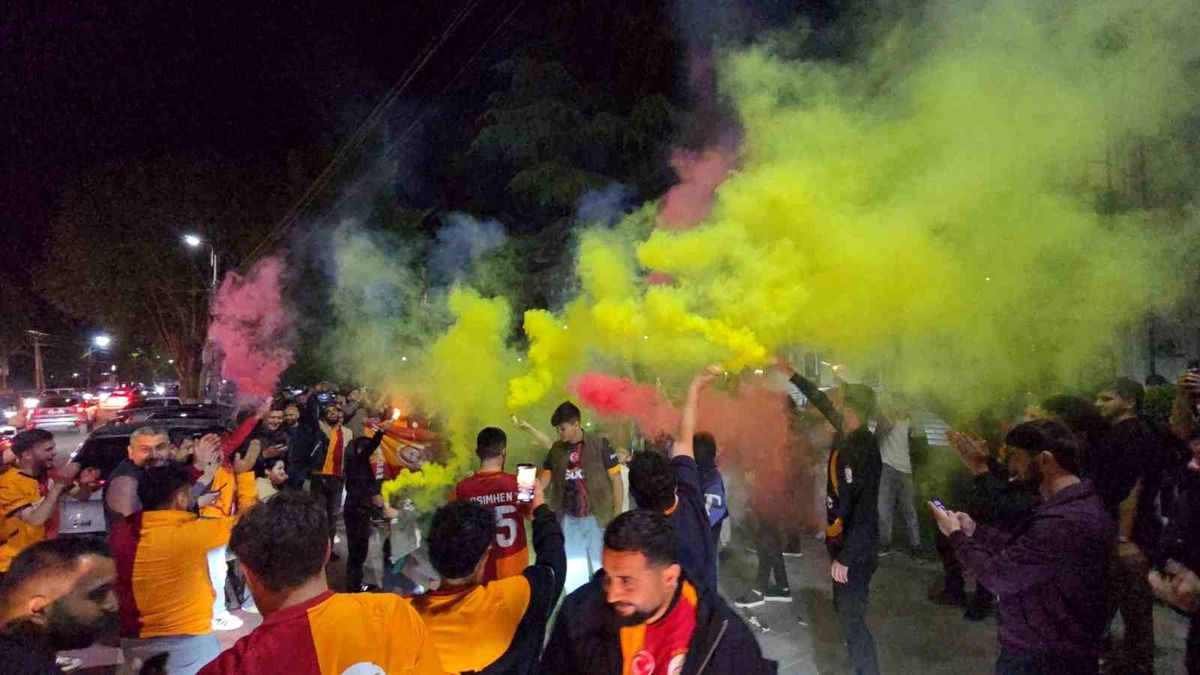 Gürcistan\'ın Marneuli kentinte Galatasaray\'ın şampyonluğu coşkuyla kutlandı