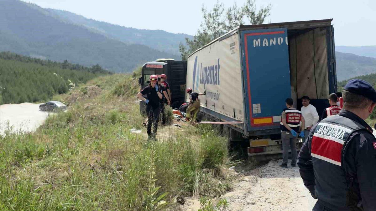 Tır Devrildi, Sürücü Hayatını Kaybetti