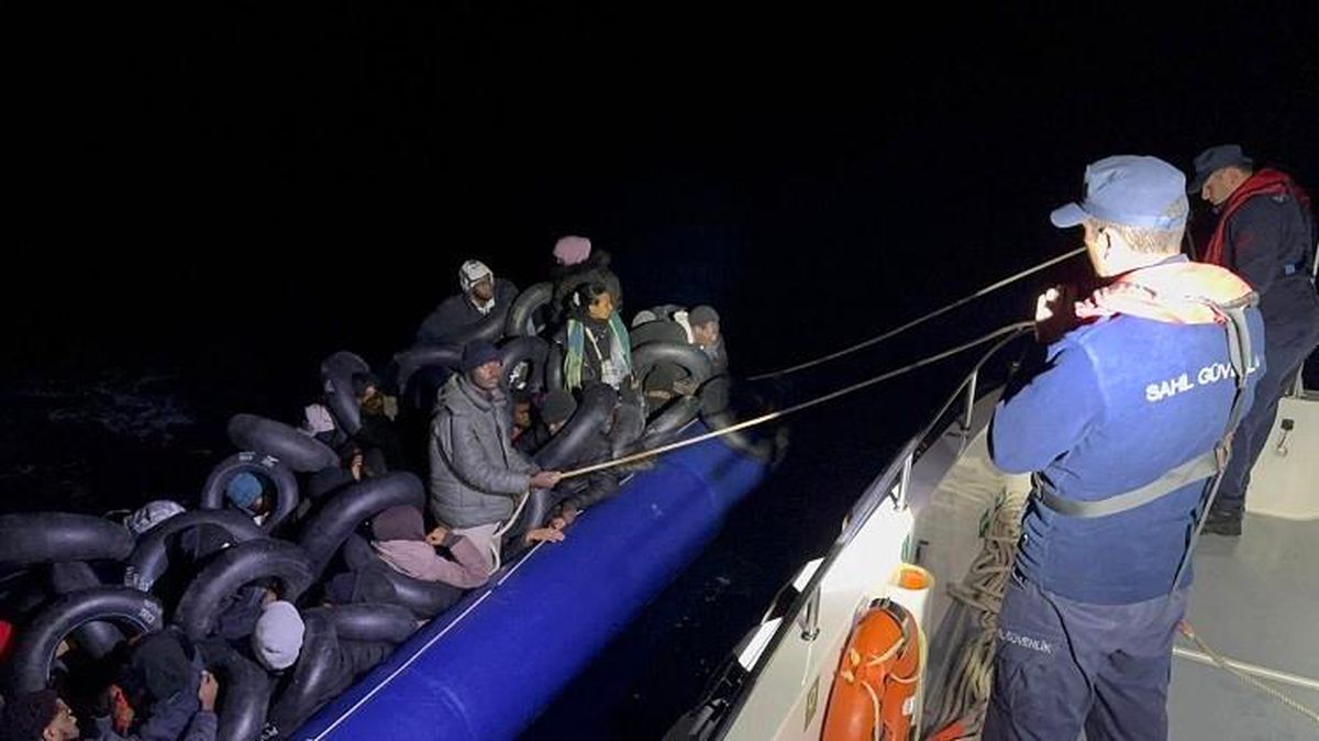 Çeşme Açıklarında 35 Düzensiz Göçmen Yakalandı