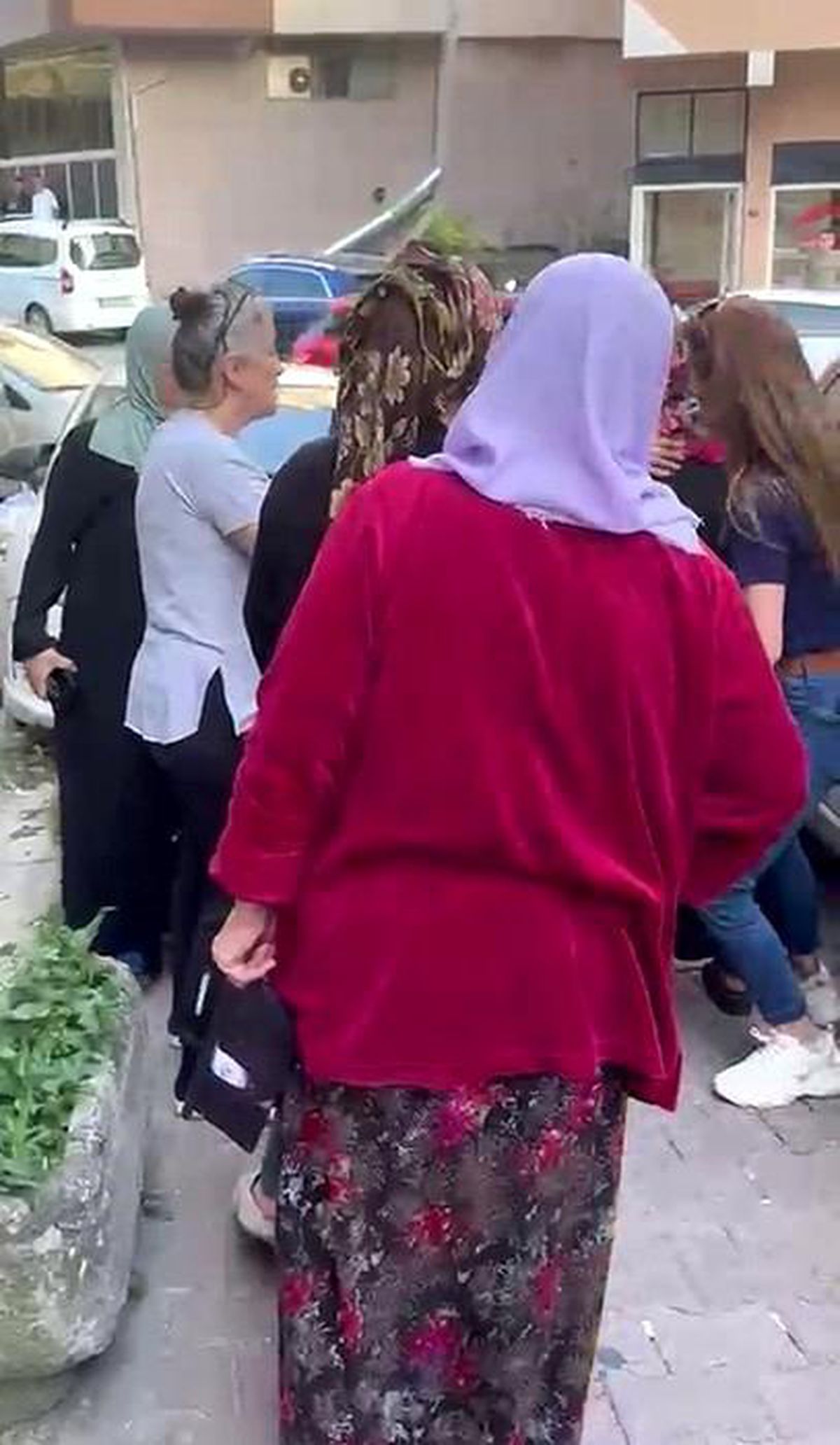 Damadını Öldüren Kayınvalideye Alkışlı Karşılama