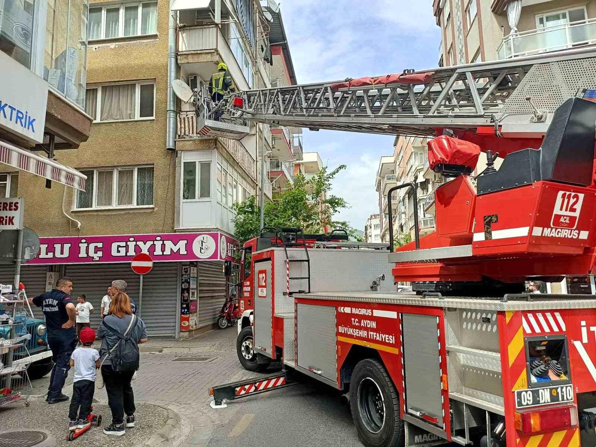 Aydın\'da Yangın Komşuların Dikkatiyle Söndürüldü