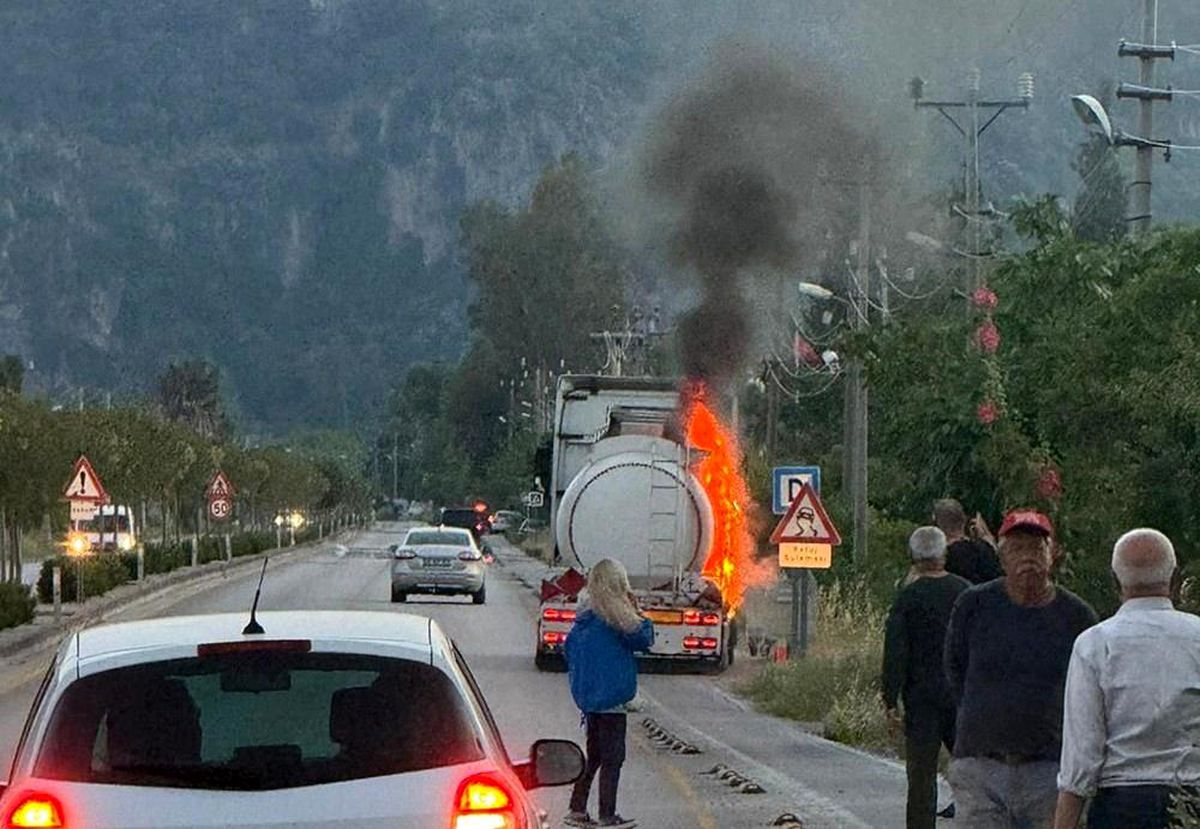 Tanker Yangını Kontrol Altına Alındı