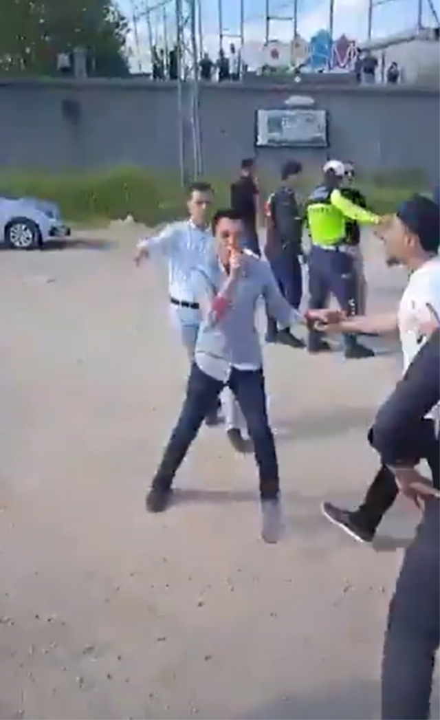 Manifest grubunun konserine Gaziantep'te mehterli ve konvoylu protesto