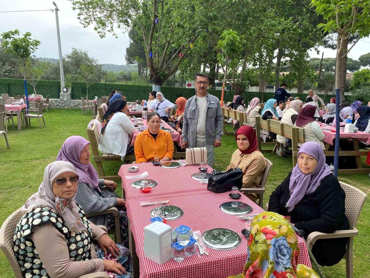 Muhtar Yavuz\'dan Anneler Günü\'nde anlamlı buluşma
