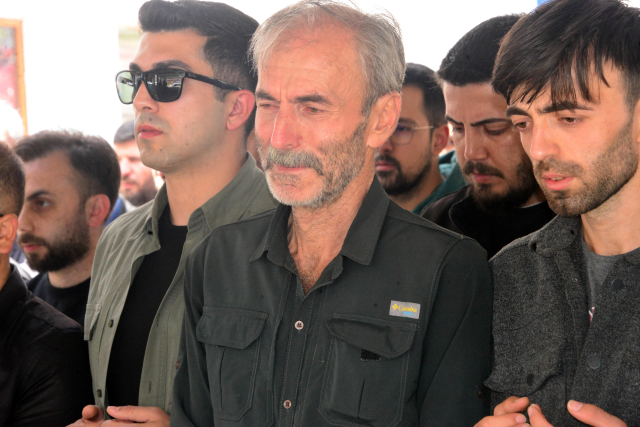 Cesedi yakılan Kübra'ya veda! Baba cenazede bir kişinin daha adını verdi