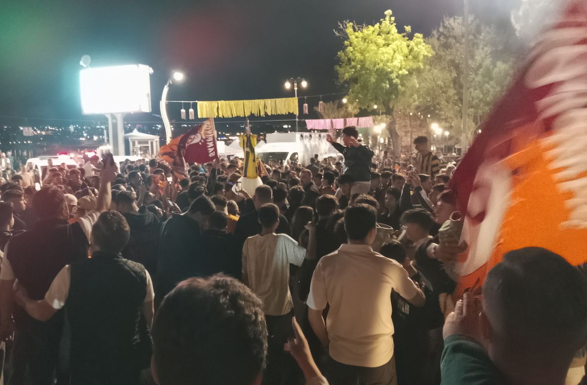 Galatasaray Şampiyonluğu Kutluyor